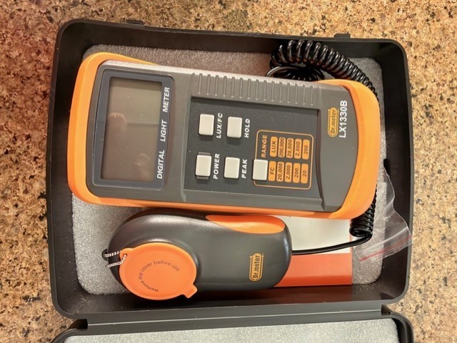 Digital Lux Meter LX1330B Digital Illuminance Light Meter 0-200,000 Lux Meter