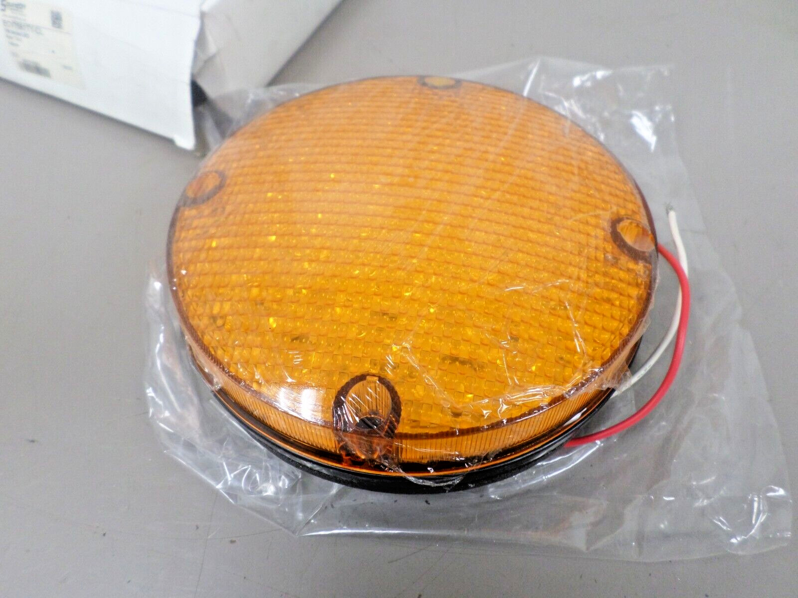SoundOff Commercial Vehicle Products ECV7561TY-CL 7″ Yellow Turn Signal LED