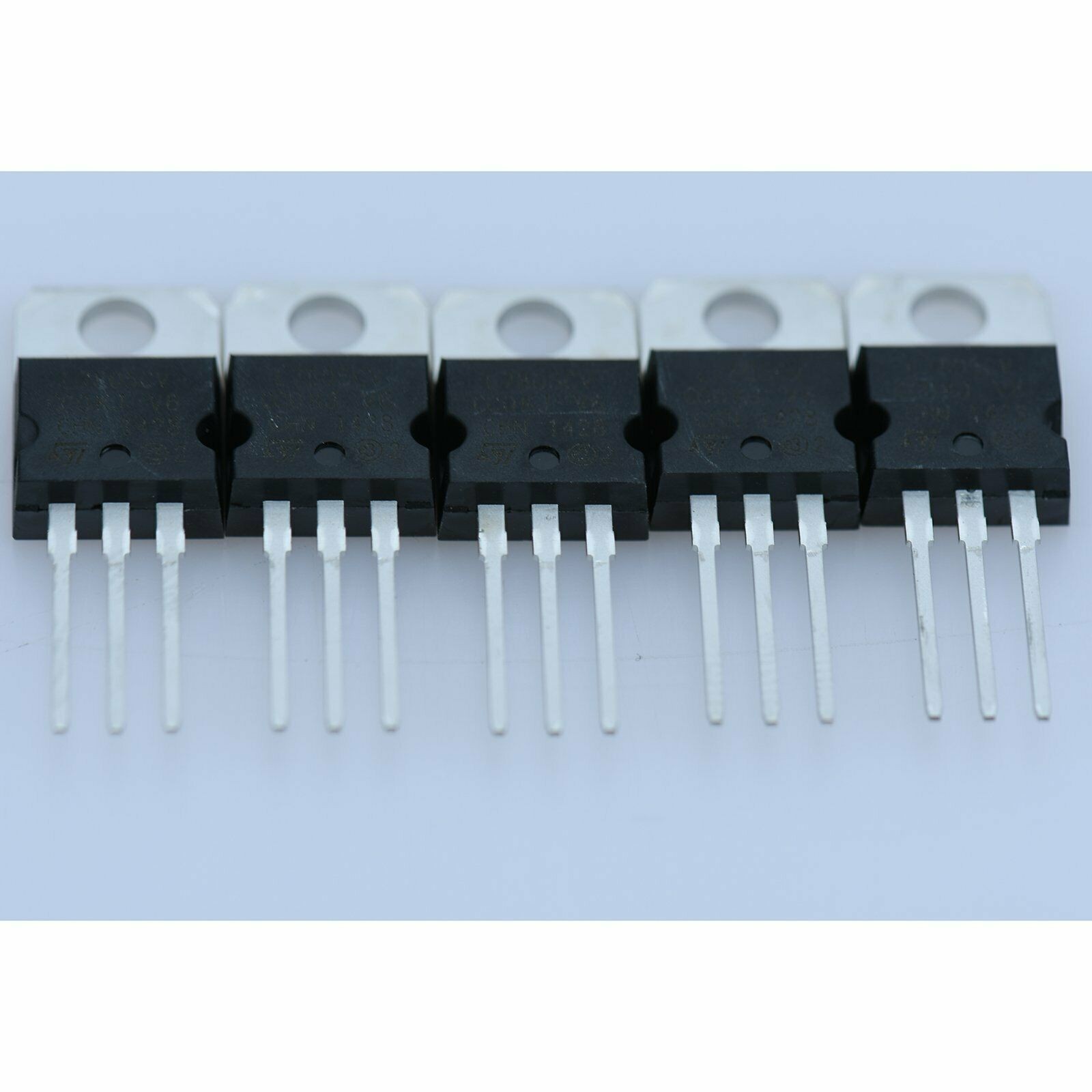 10pcs New L7805CV L7805 LM7805 ST TO-220 Voltage Regulator 5V 1.5A