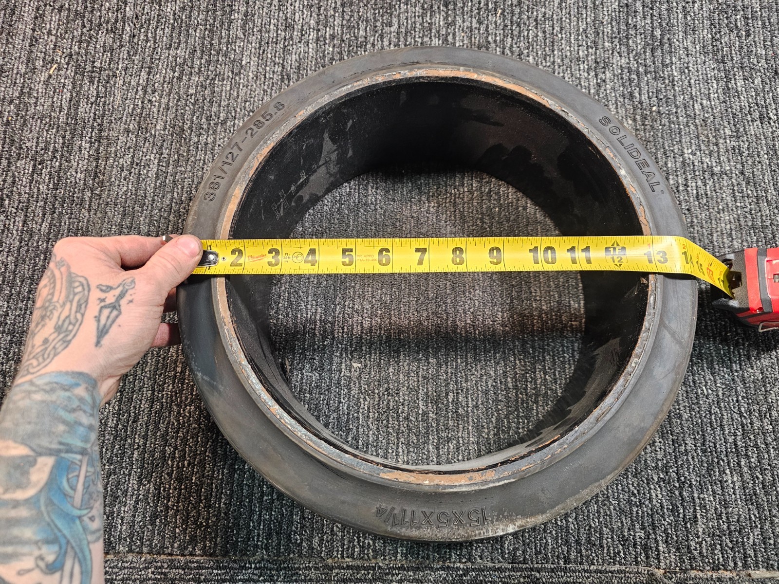(QTY 1) Solideal 15x5x11-1/4 Smooth Press-On Forklift Tire 381/127-285.8 Metric