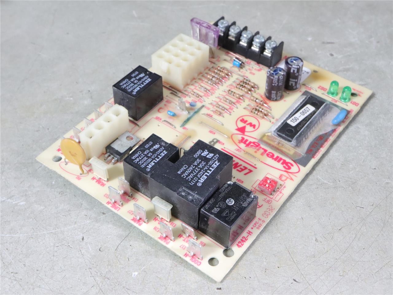 LENNOX SureLight 50A65-120-03 Furnace Control Circuit Board 56L8401