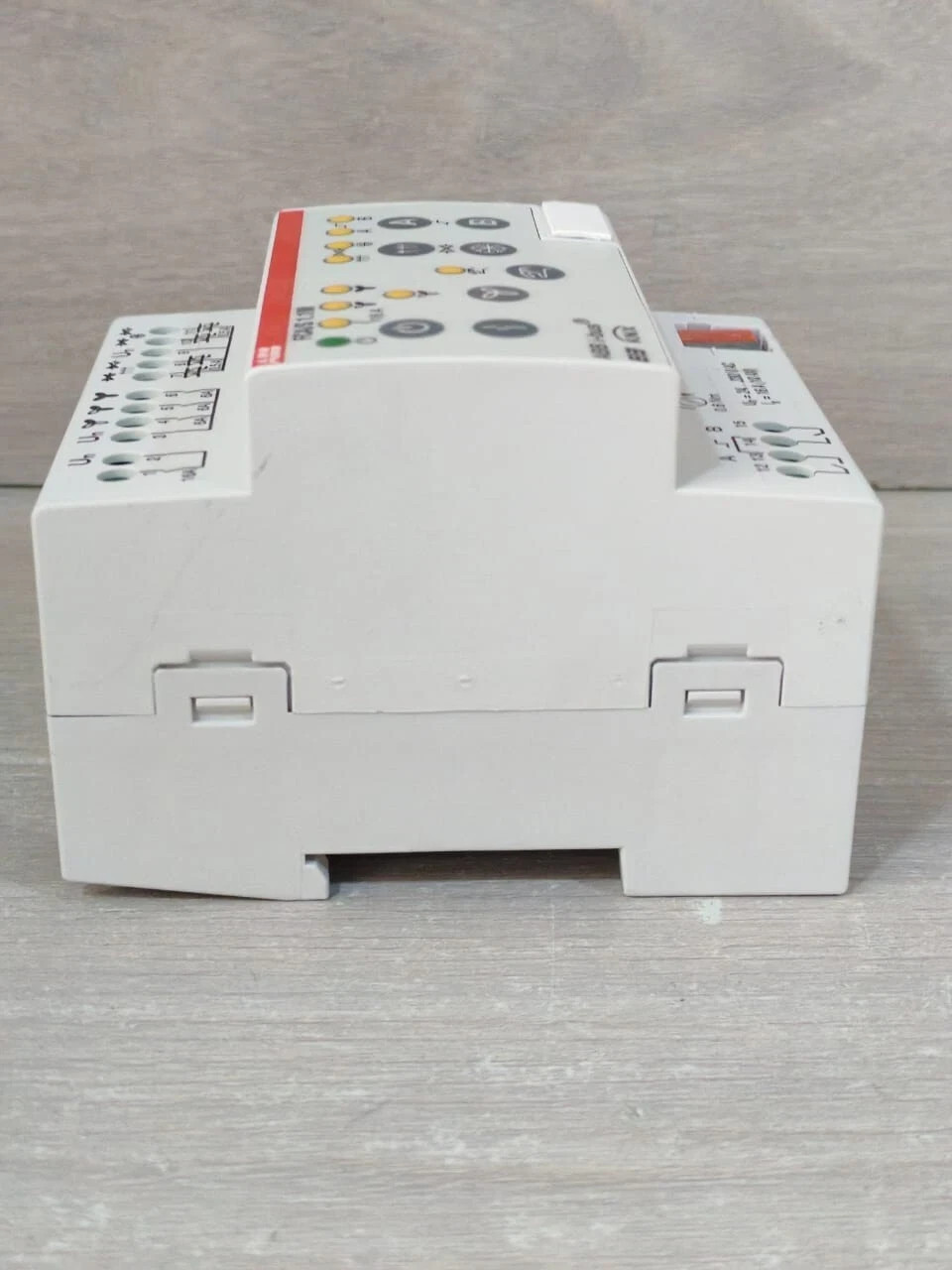 ABB FCA/S 1.1M 2CDG 110 084 R00011 FAN COIL ACTUATOR – NEW W/ FILTHY BOX