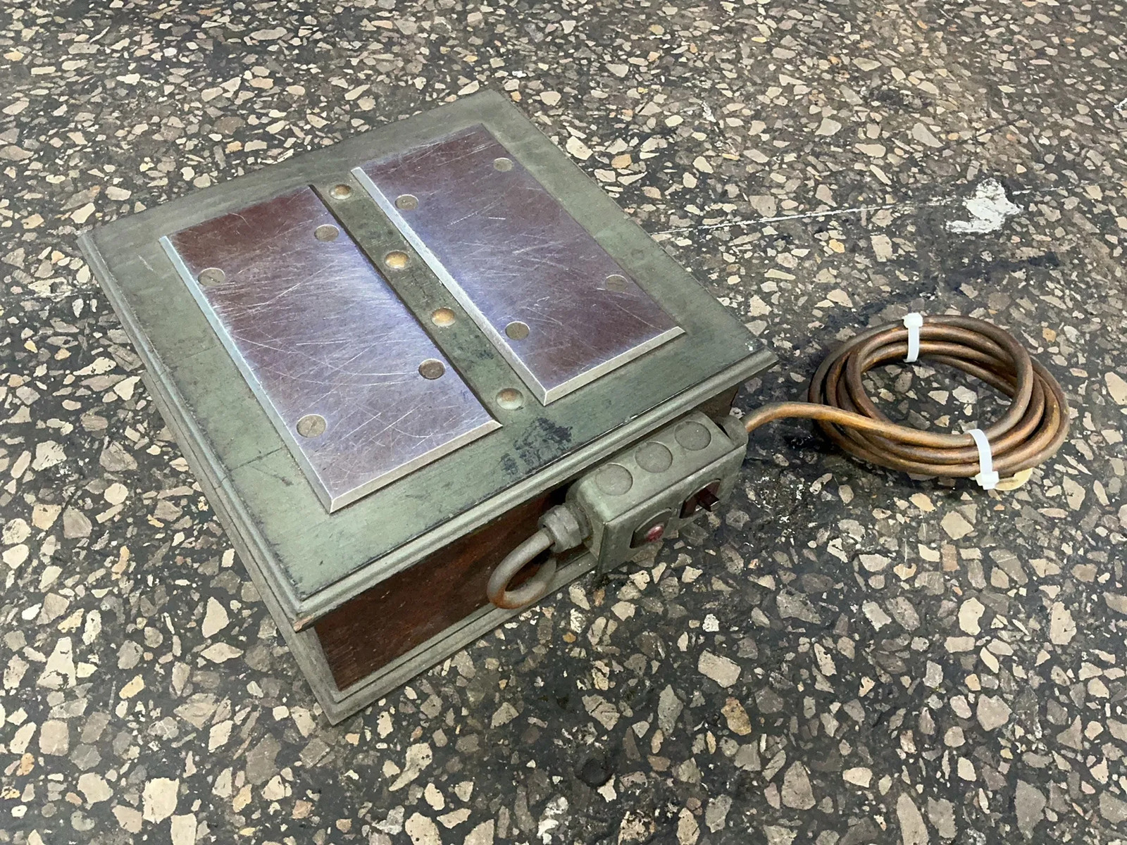 THE TAFT-PEIRCE MANUFACTURING COMPANY SURFACE DEMAGNITIZER
