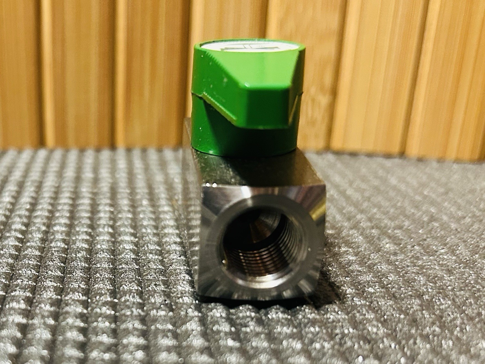 1/4″ SWAGELOK NUPRO 316SS 2 WAY PLUG BALL VALVE SS-4P4T4-Fast Free Shipping