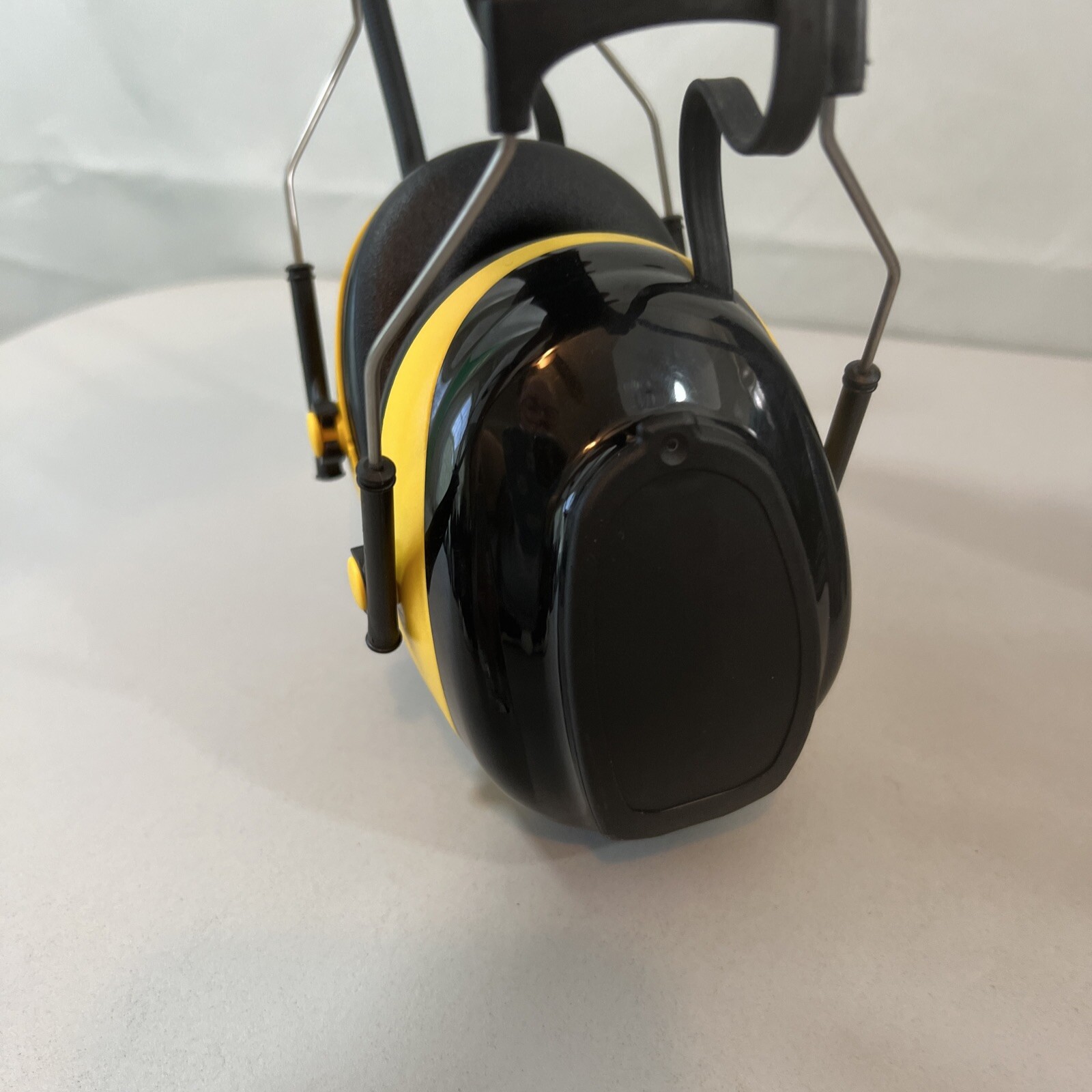 Peltor AO Safety Work Tunes AM/FM Headphones HRX52A Worktunes Mowing Yard work