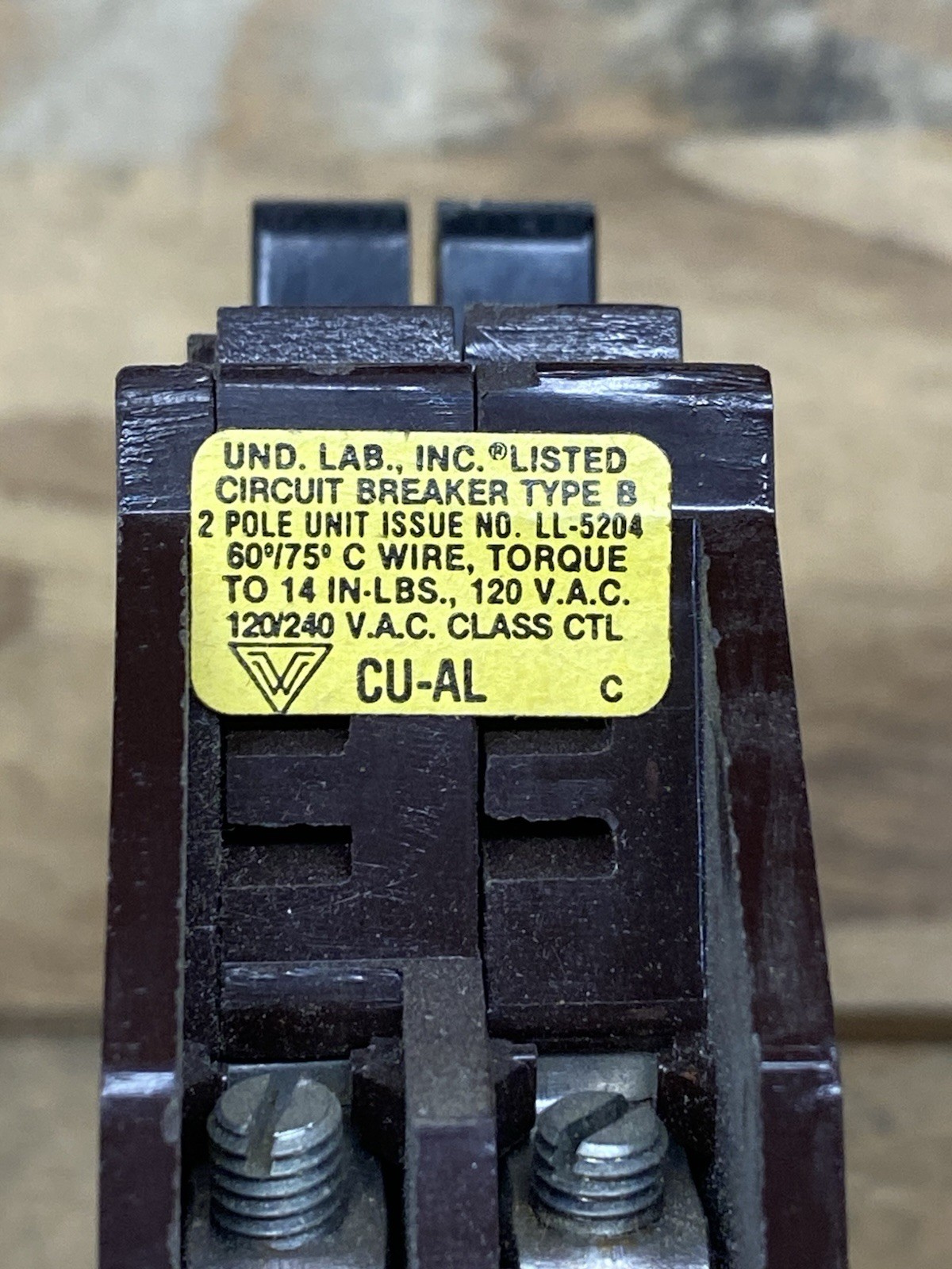 Wadsworth B1515 – 15 Amp 120V Tandem Circuit Breaker w/ Metal Foot
