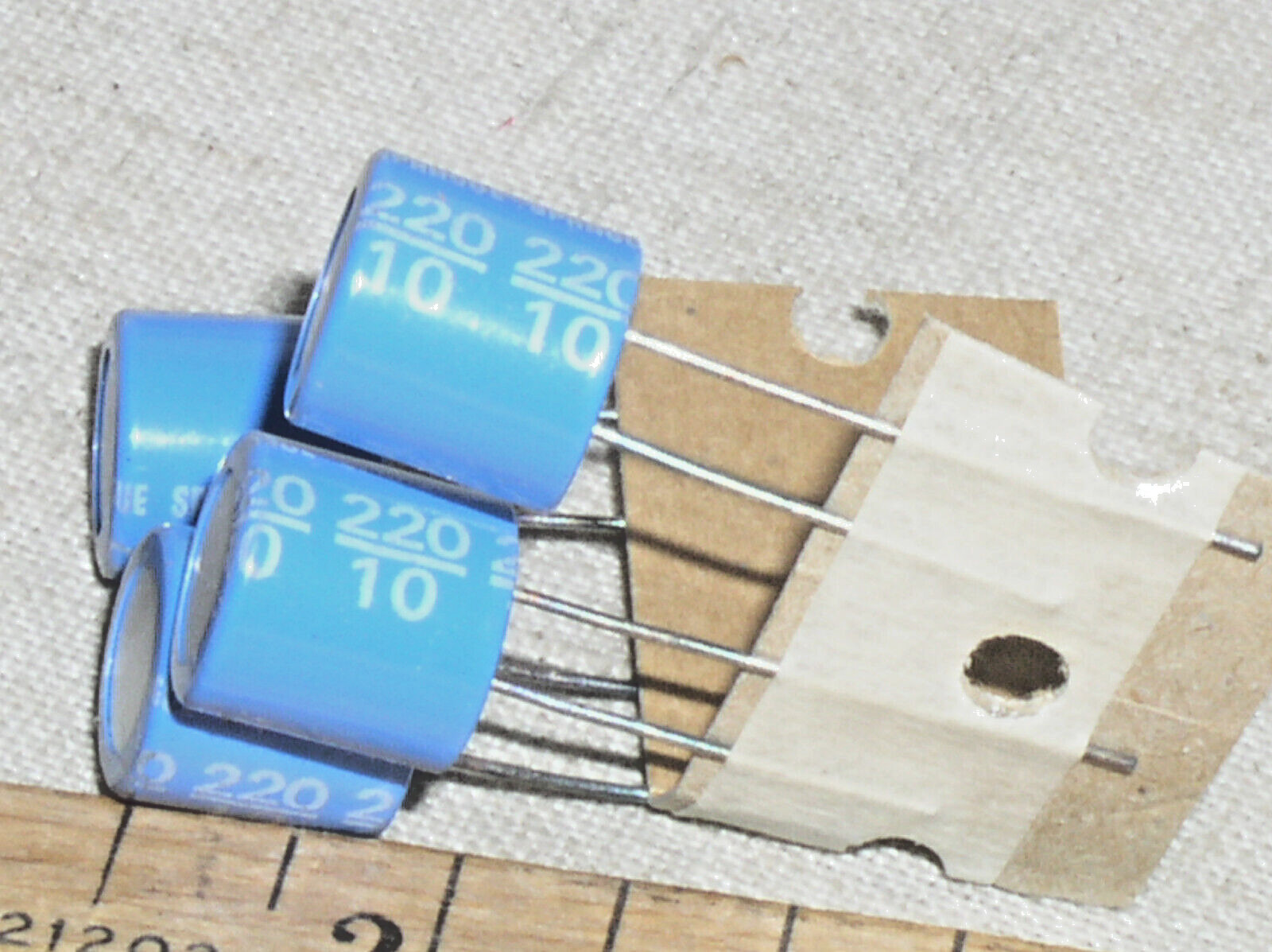 4 SPRAGUE 220UF/10V 220 MFD 10 V RADIAL ORGANIC ELECTROLYTE CAPACITOR CAP 105*