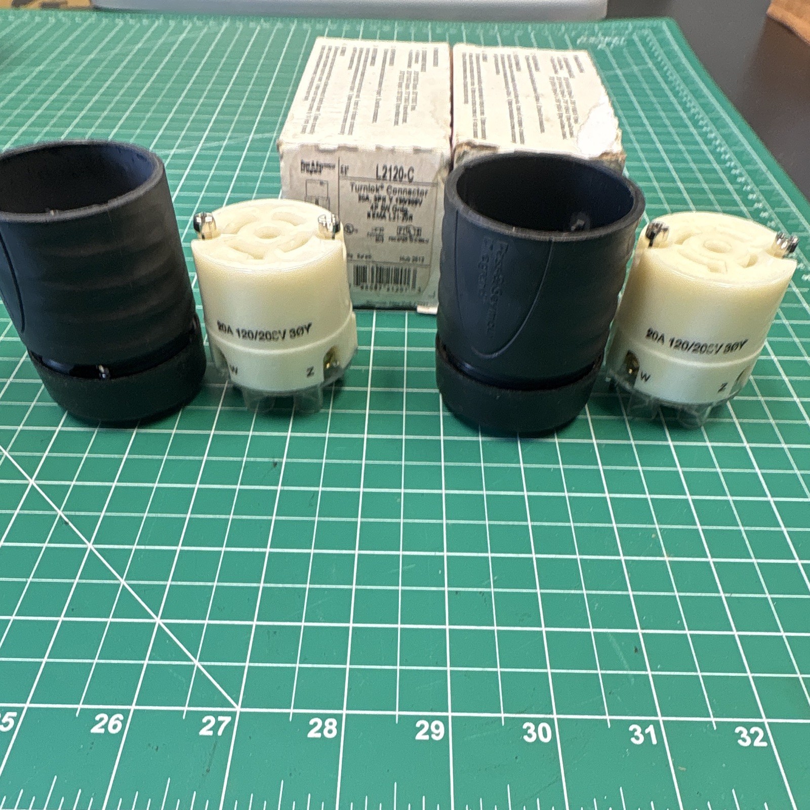 Pass & Seymour NEMA L21-20R Twist-Lock Connector L2120-C 20A 120/208V 3 PHASE