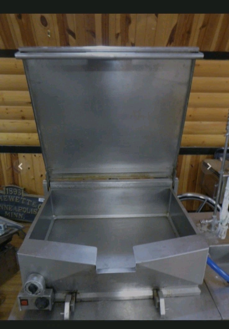 VULCAN G300-1. HAND CRANK TILT SKILLET-OPEN BASE 30 GAL