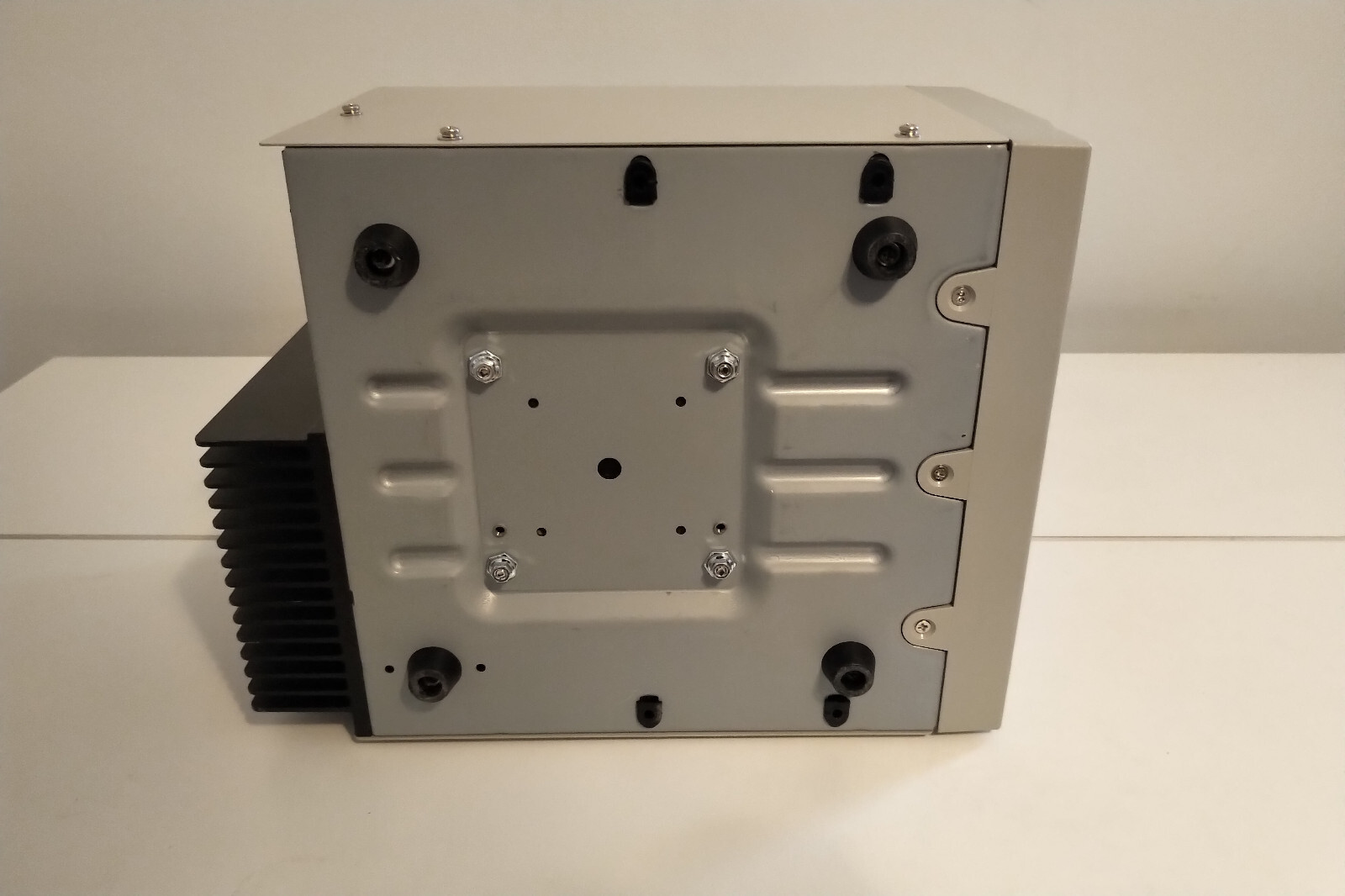 BK Precision 1672 Triple Output DC Power Supply ((2) 0-32V, 0-3A/(1) 5V, 3A)