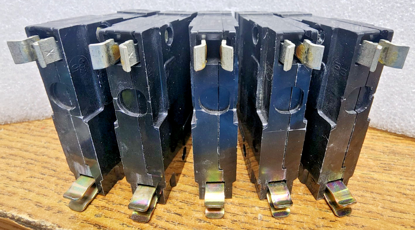 🤠 5) SQUARE D 20 AMP CIRCUIT BREAKERS 120/240 VAC 1 POLE QO120 LOT OF 5