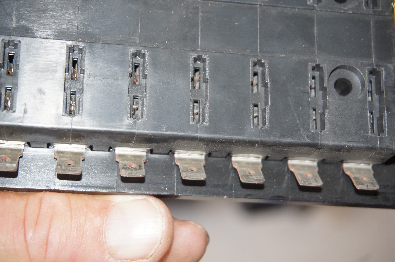 BUSS ATC 20-slot Blade-type Fuse / Circuit-Breaker Panel, 15600-20-10-GL, New