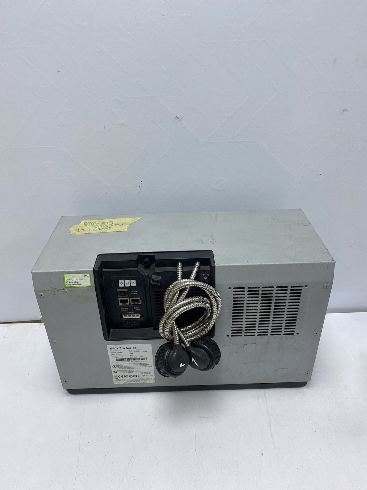 EFOY PRO Series Pro 2400 Duo 12V/24V , 110W (5591 Hr) Output (0.8A)