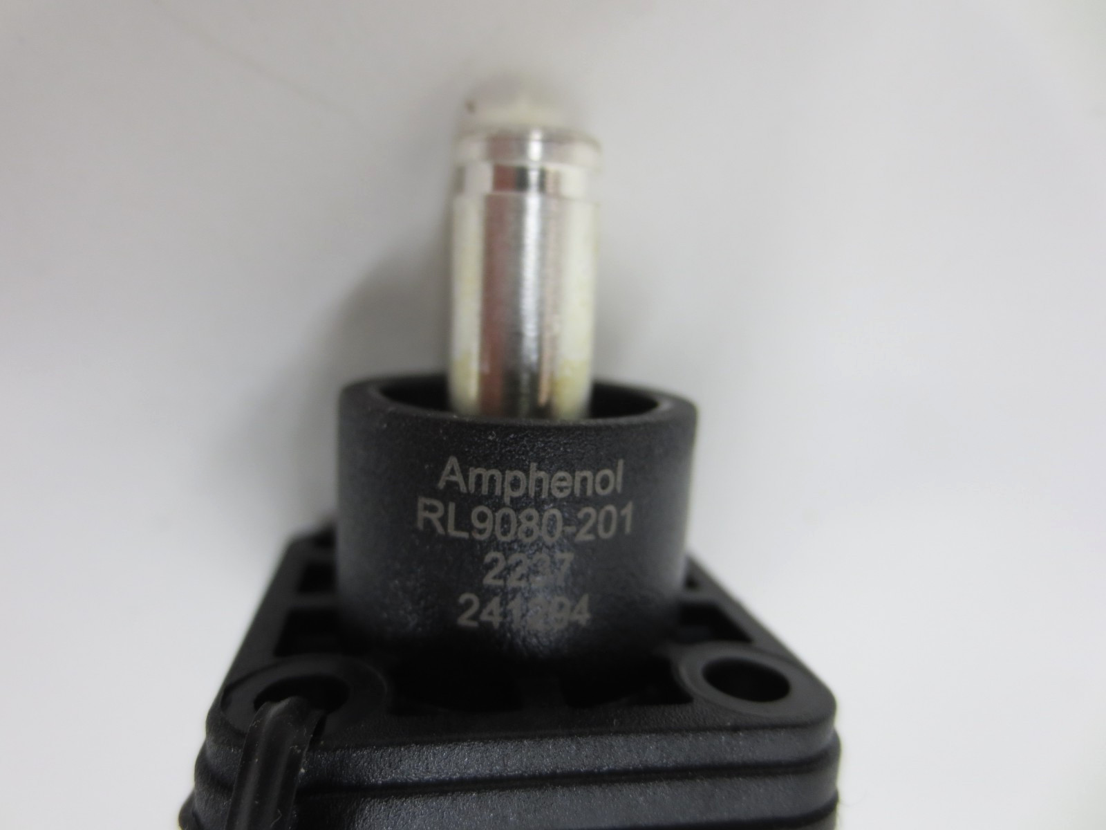 Amphenol RL9080-201-F1 EV Heavy Duty 8,0MM RADLOK FEED-THRU 200A 1000V – 2 PACK