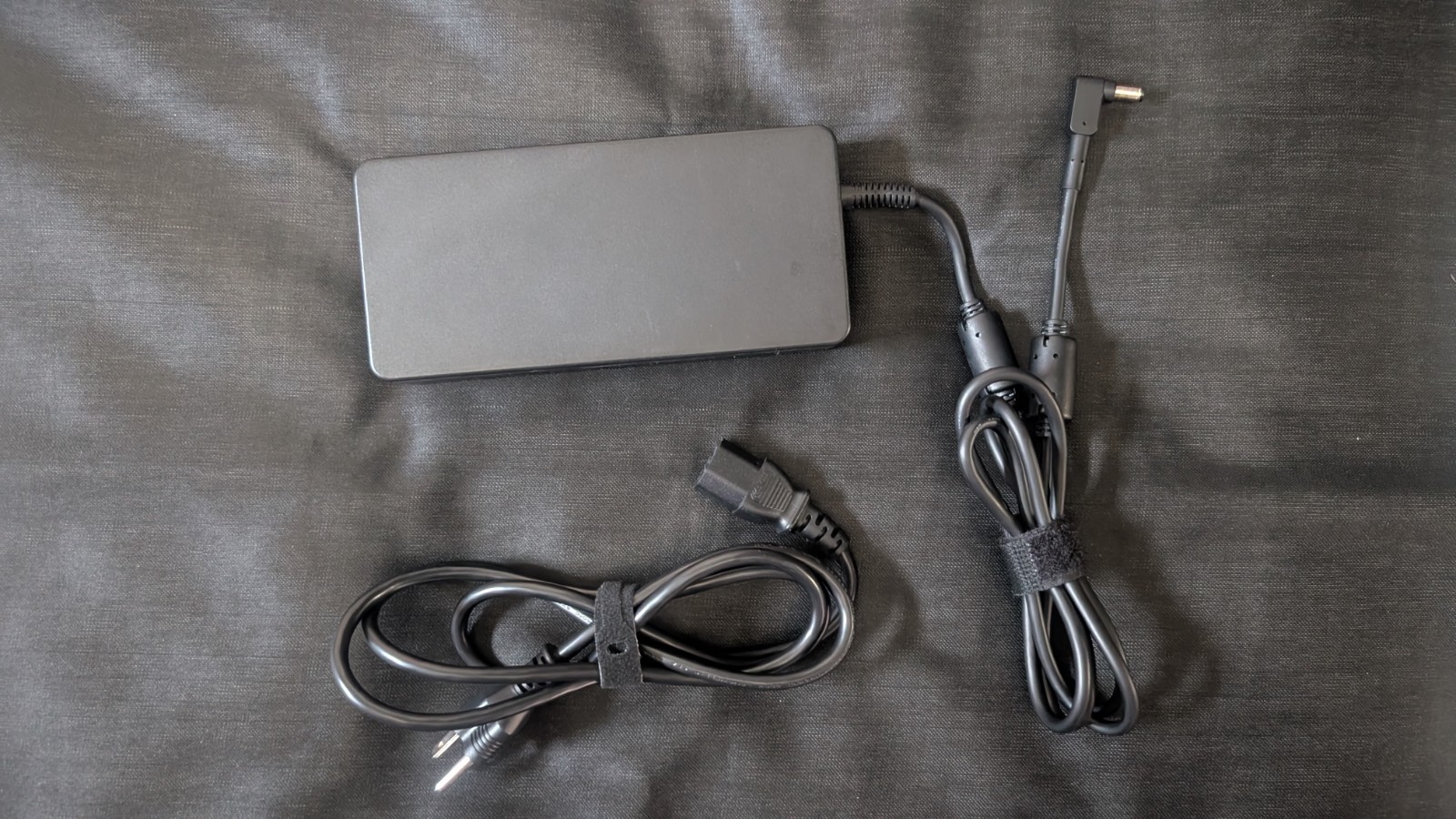 AD1951692 – Power Supply – AC Adapter – 19.5V – 16.92A – 330W