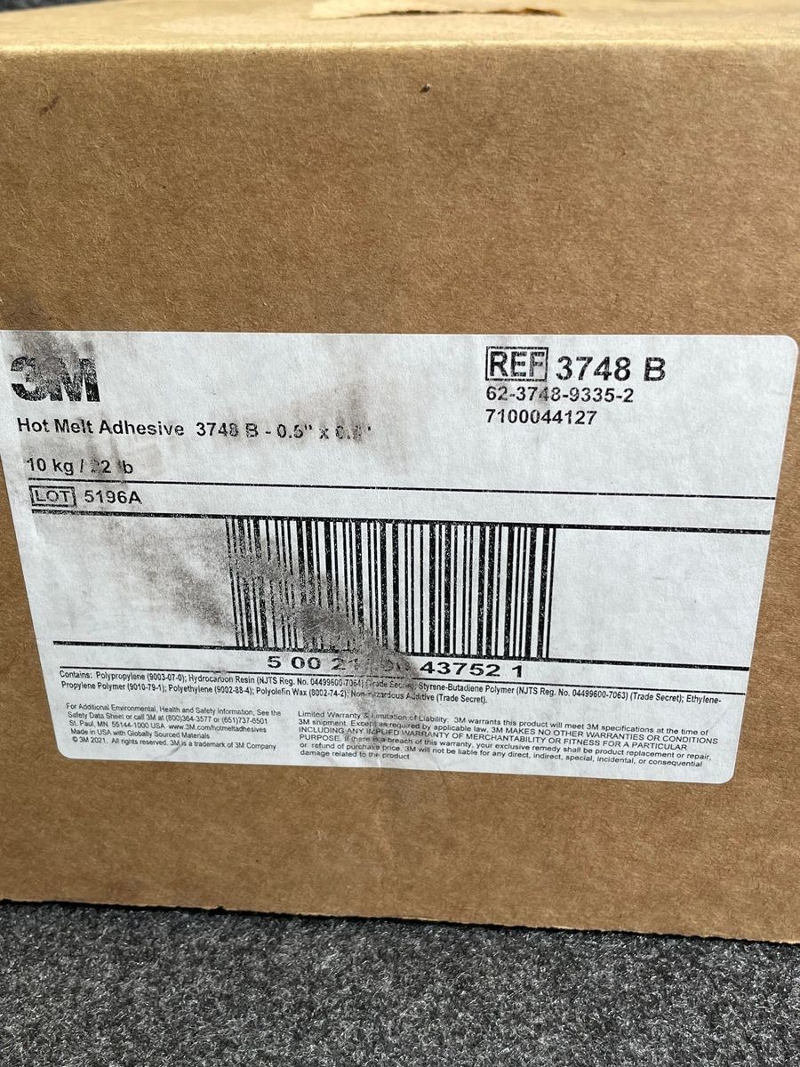 3M 3748 B Hot Melt Adhesive Chips Off White, 22 LB Case*
