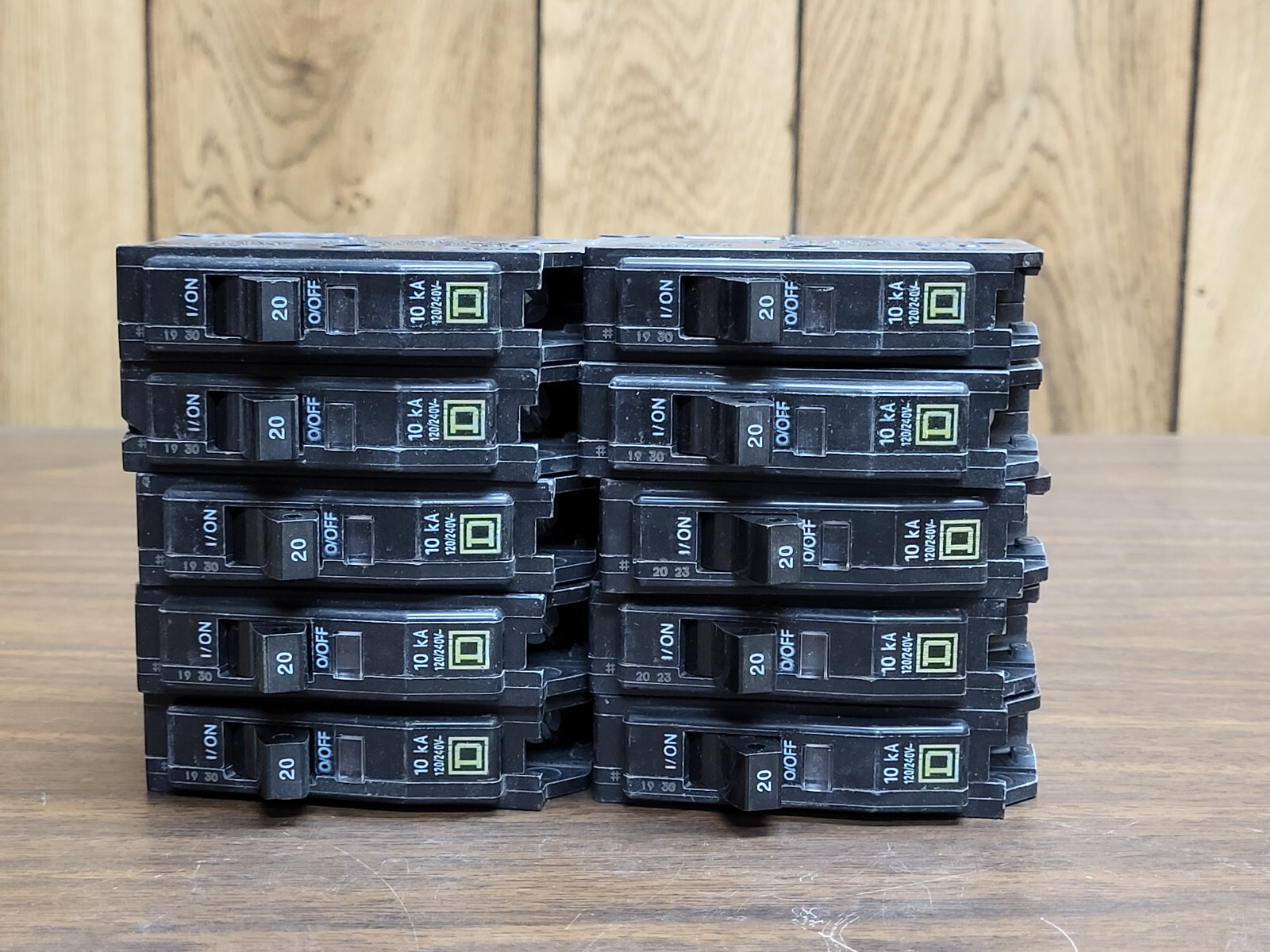 SQUARE D QO120 20 AMP 1POLE 120/240V CIRCUIT BREAKER LOT OF 10