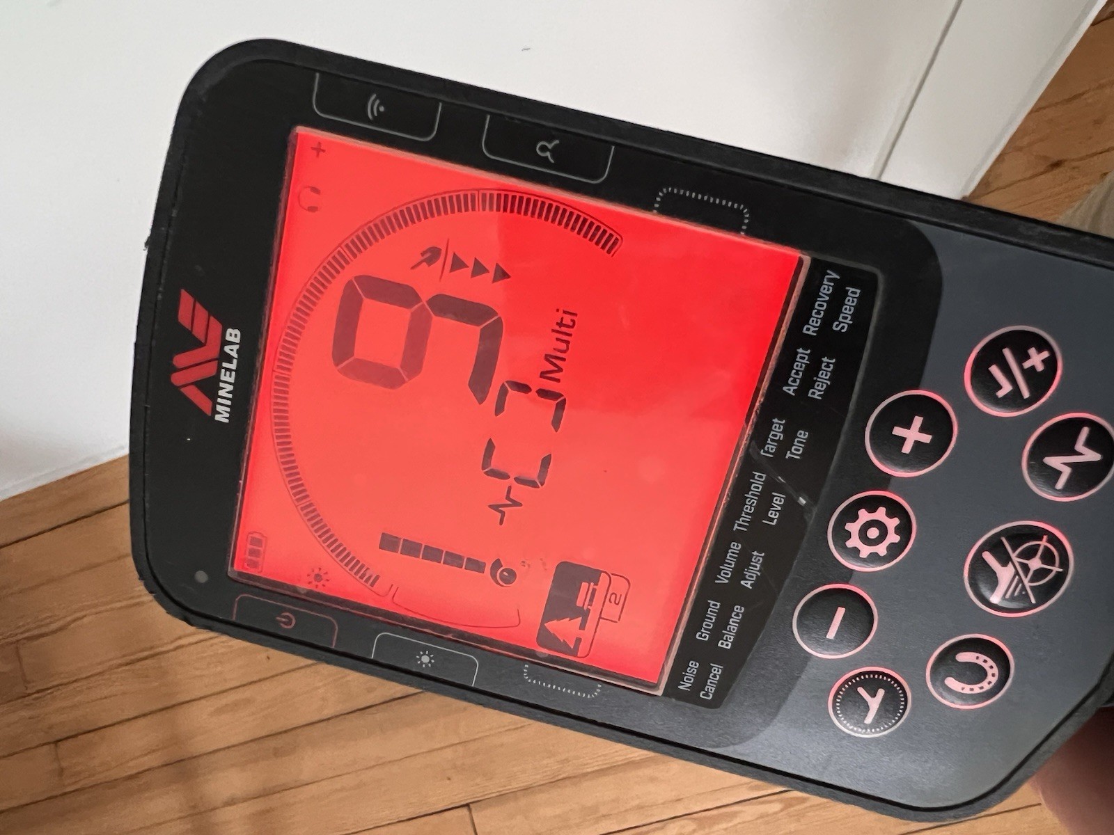 Minelab EQUINOX 900 Multi-IQ Metal Detector – w/ Coiltek 10×5 Coil