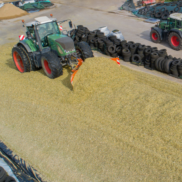 Engineered Ultra-Strength Silage Tarp 8 mil Black/White Plastic Sheeting