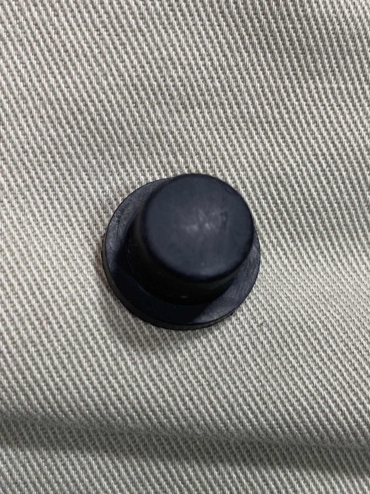 Plastic/rubber plug