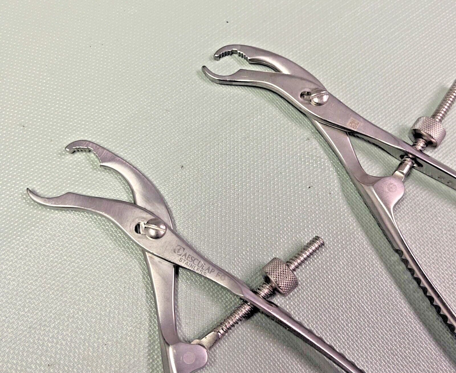 Aesculap FO169R Bone Holding Forceps, 3mm/145mm(5.75″) Adjustable Screw