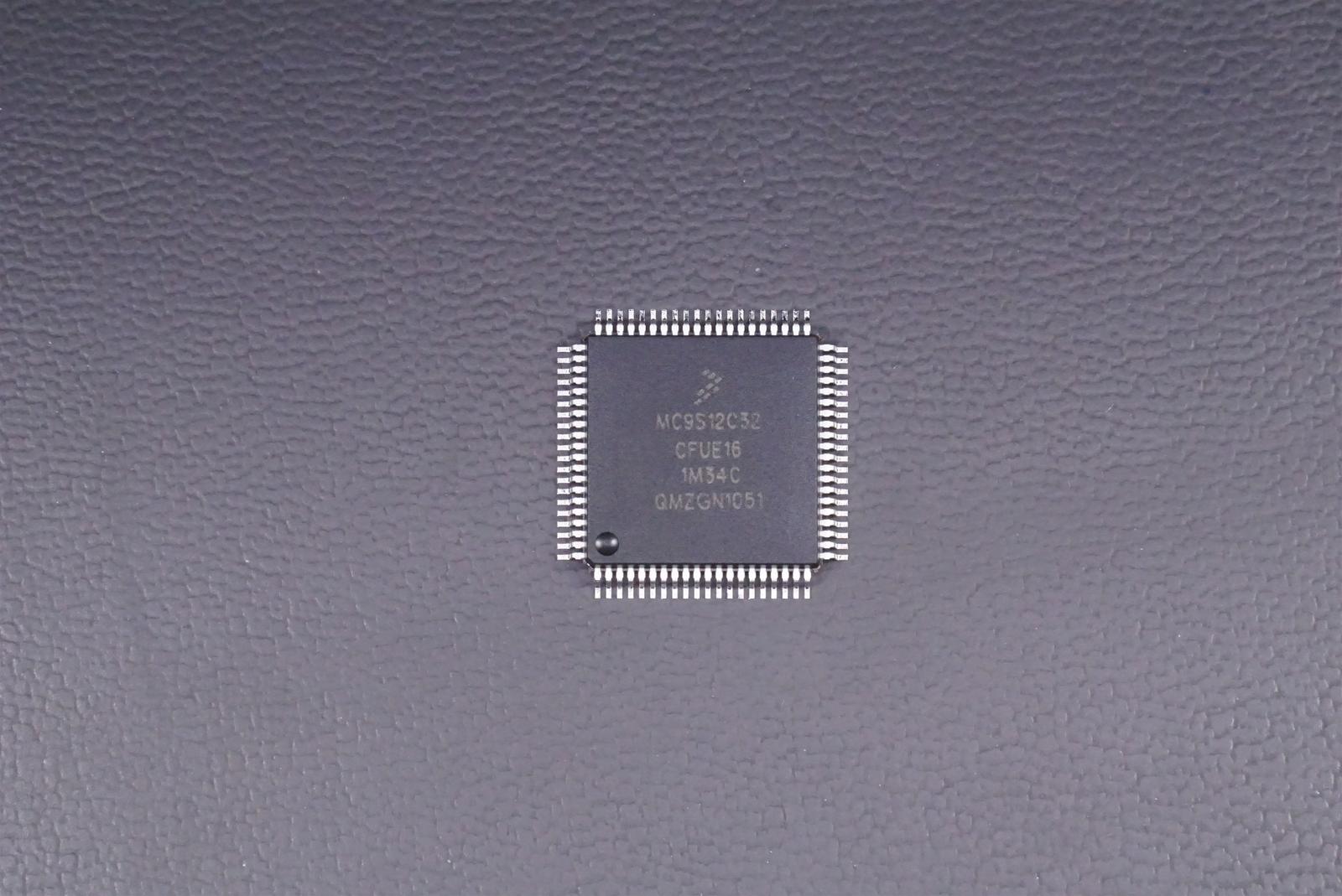 MC9S12C32CFUE16 Freescale 16-Bit Microcontroller 25MHz 32KB Flash 2KB RAM QFP 80