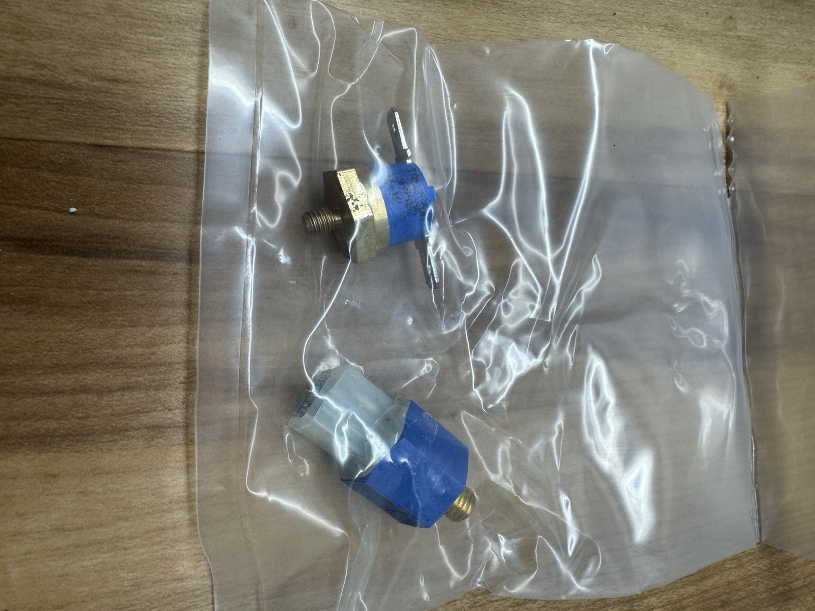 Weil McLain 383500300 KIT-R – WTR TEMP SNSR RETURN/SUPPLY SENSOR TSA(00BB)(01B1)