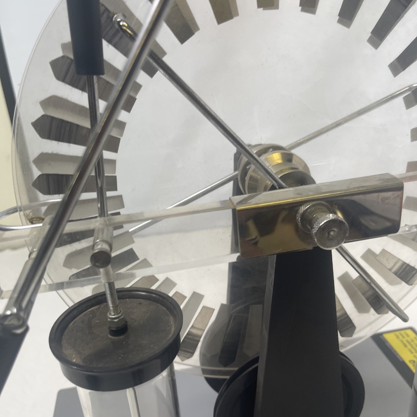 Premium Wimshurst Generator – 15″ – Up to 75,000 Volts – Eisco Labs