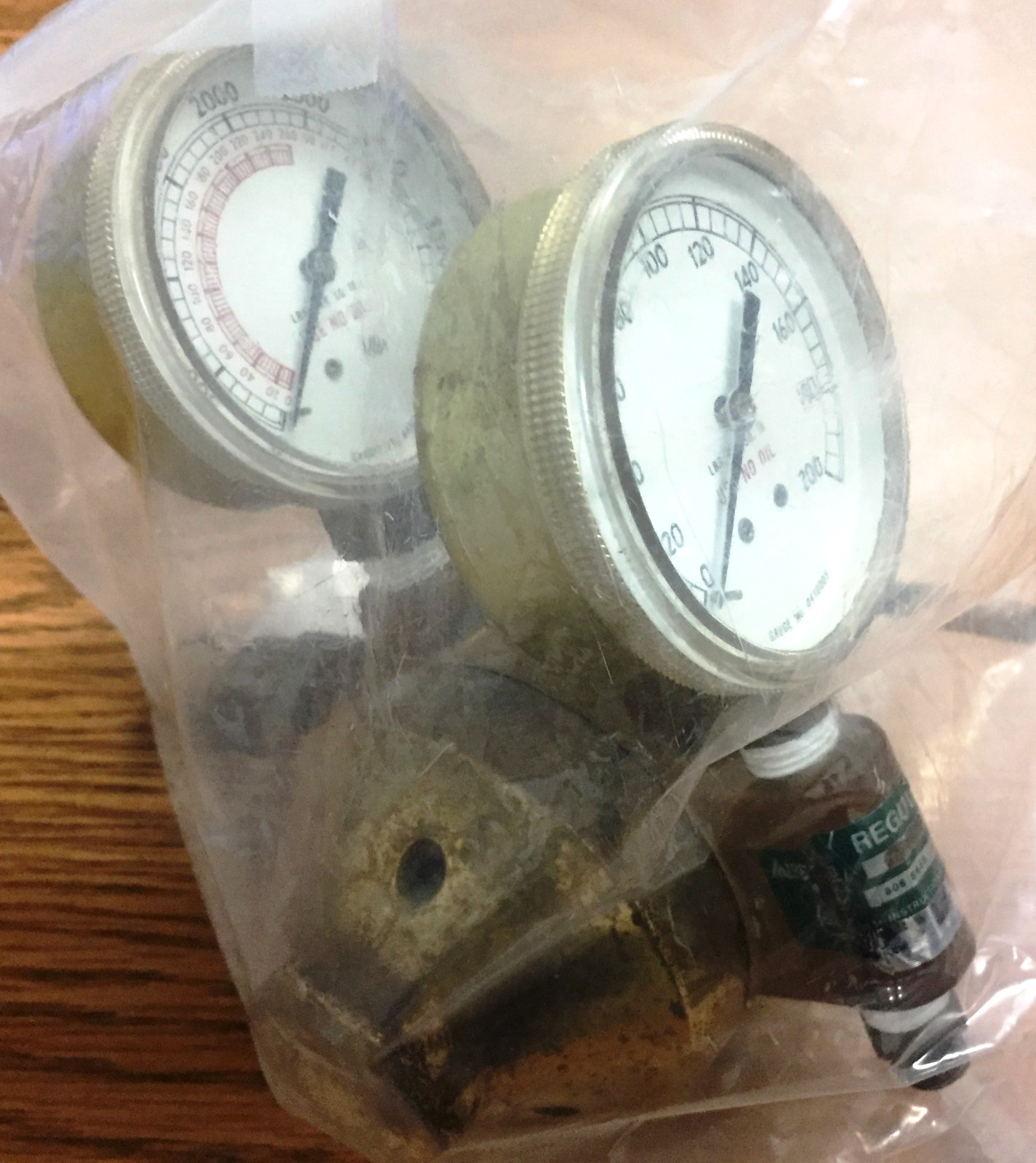 Airco 806-8456 Two Stage Oxygen & Gas Regulator with 2 Gauges of 200 & 4000 psi