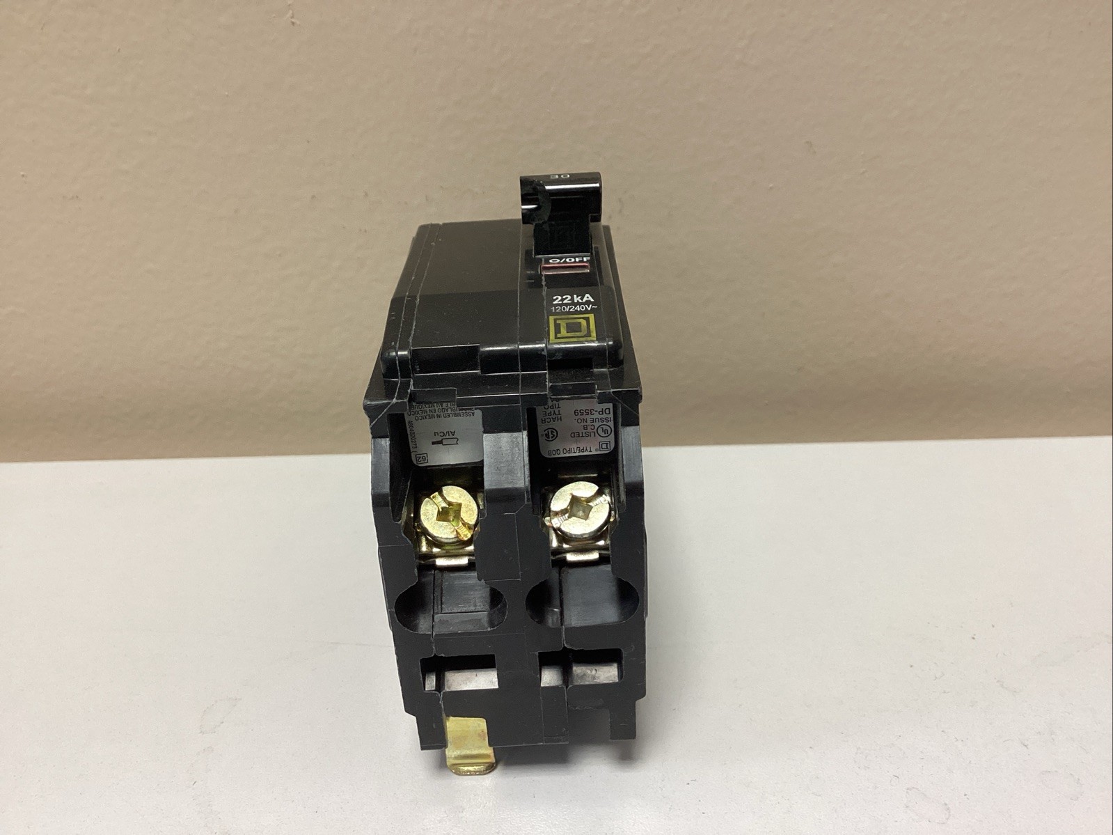 Square D QOB230VH 30 A Miniature Circuit Breaker *NOB* (Chipped Handle)