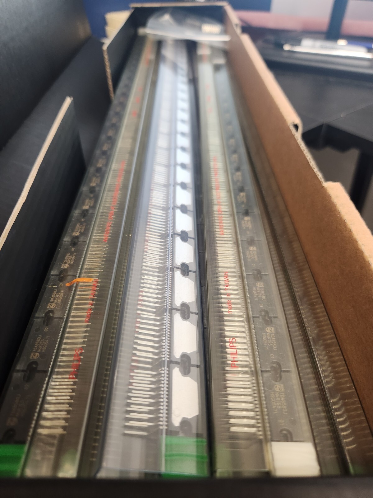 (1 PC) TDA8580J/N1,112 PHILIPS
