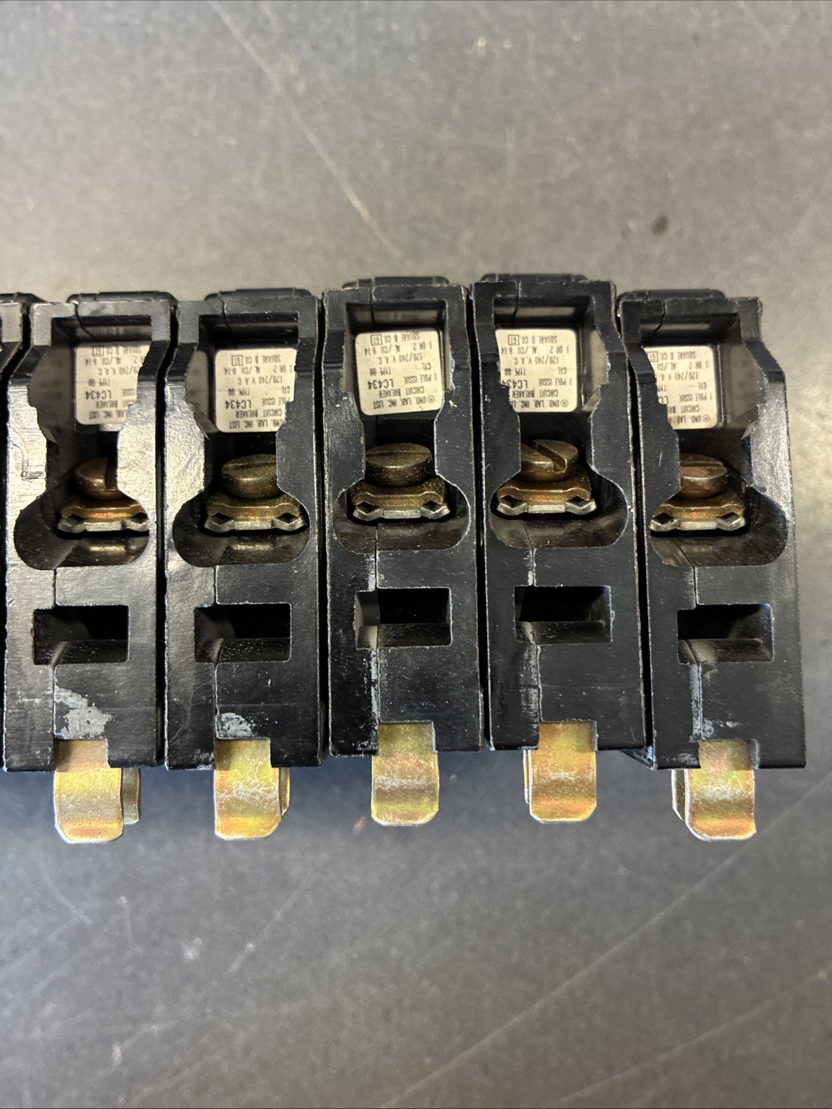 Lot Of 10 Square D QO 120 Circuit Breakers 120 / 240 Vac 20 Amp Single Pole