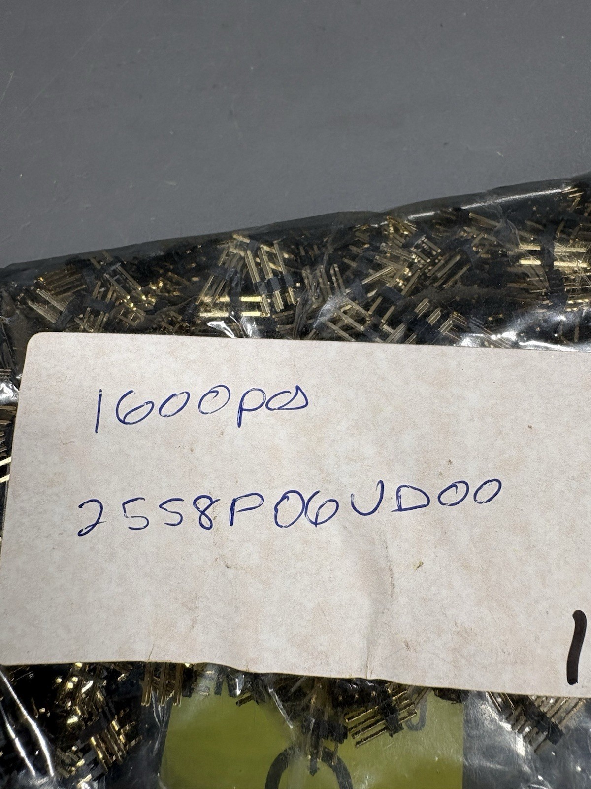 200 PCS 2-Pin 2.54mm Male Pin Header Gold Plated Through Hole PCB Connector