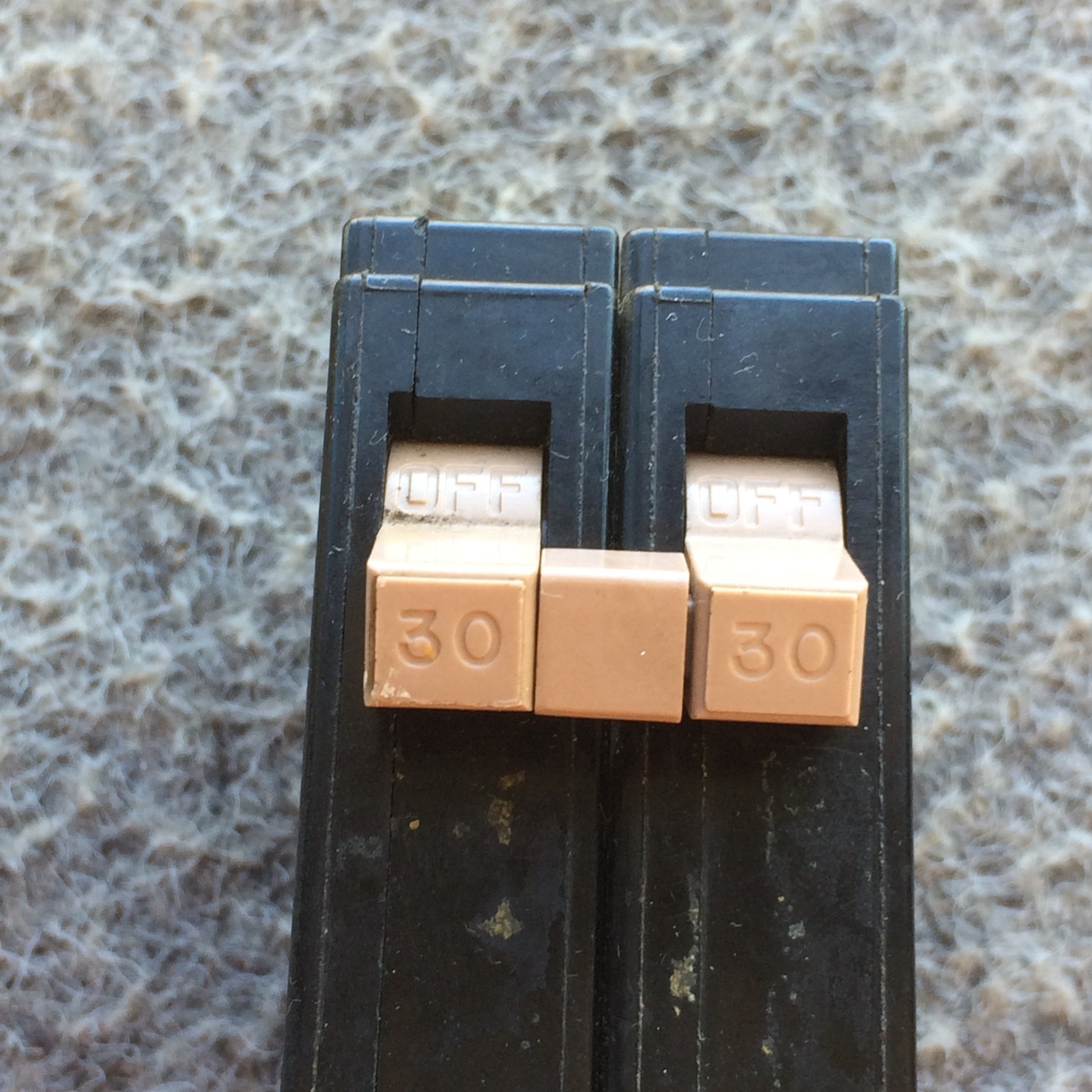 Eaton Cutler Hammer 30Amp 2 Pole Circuit Breaker CH230 METAL FOOT (Half Notch)