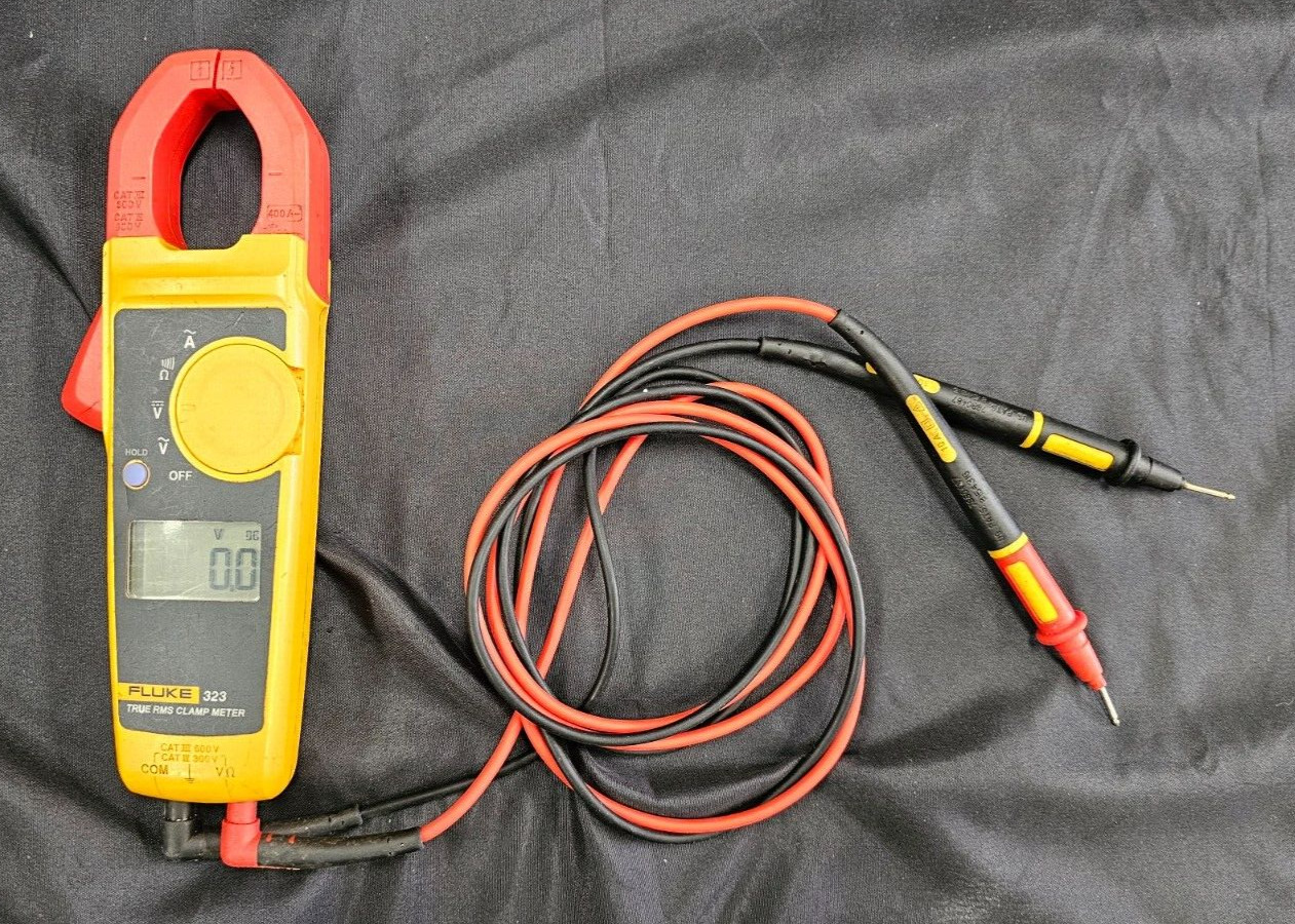 Fluke 323 True RMS Clamp Meter