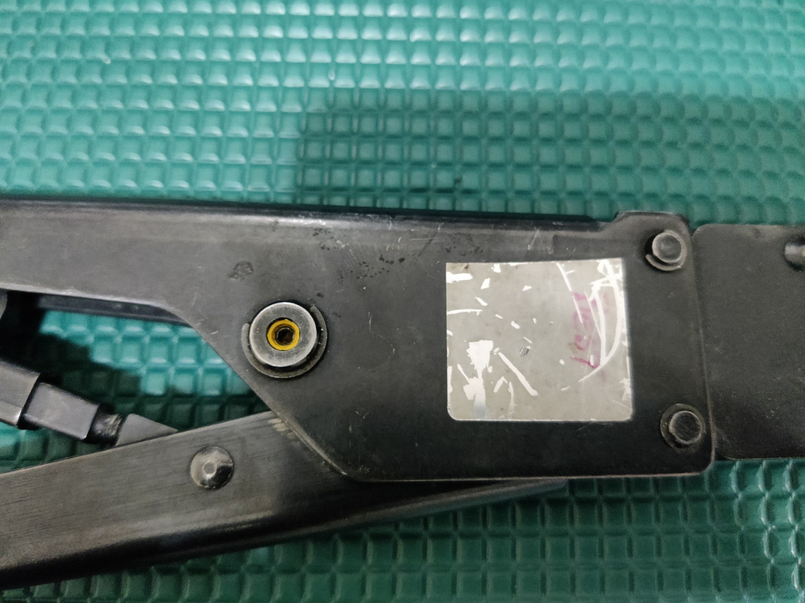 AMP 90302-1 Certi-Crimp Hand Tool. Type F D-sub . Vintage 1992 (Used)