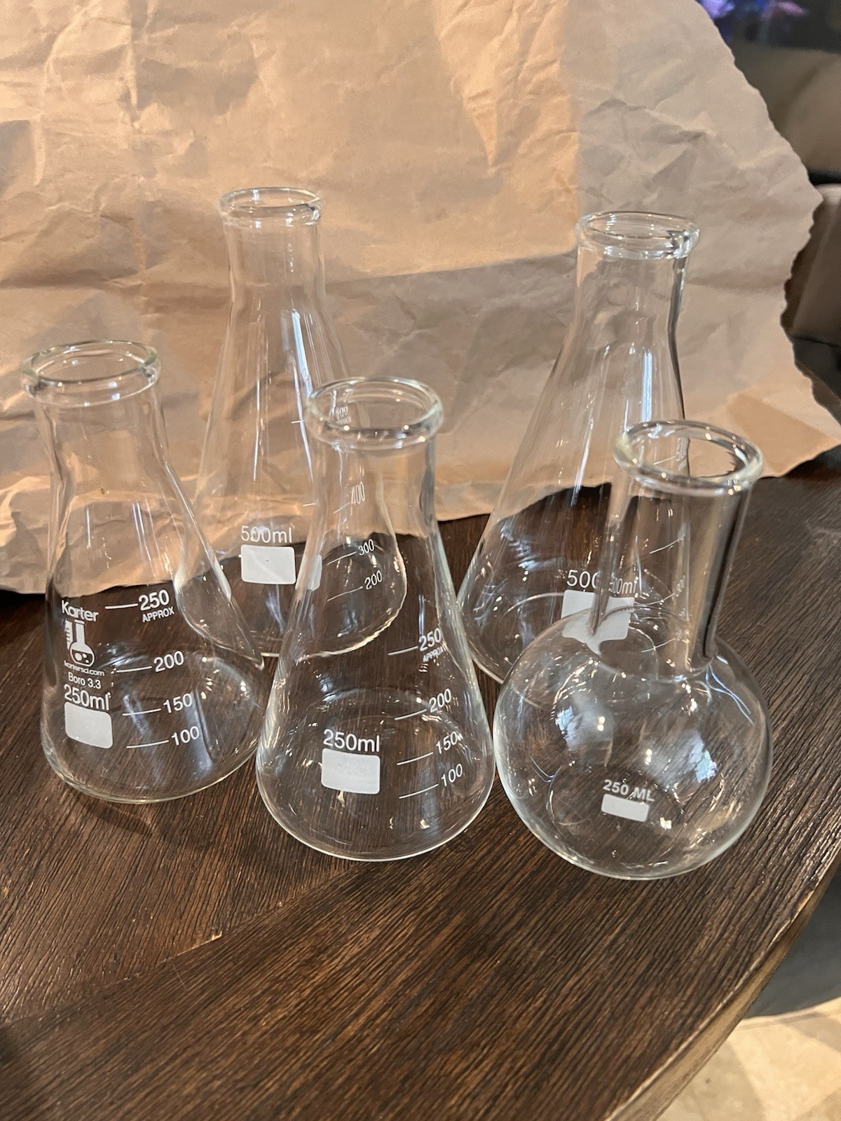 glass laboratory settings for mixing liquids