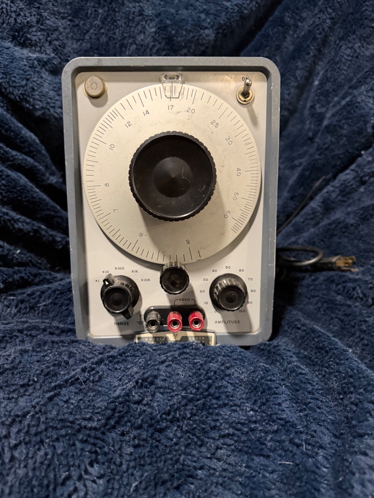 HP 200CD Audio Oscillator 5 Hz – 60kHz Vintage Test Equipment Powers On Untested