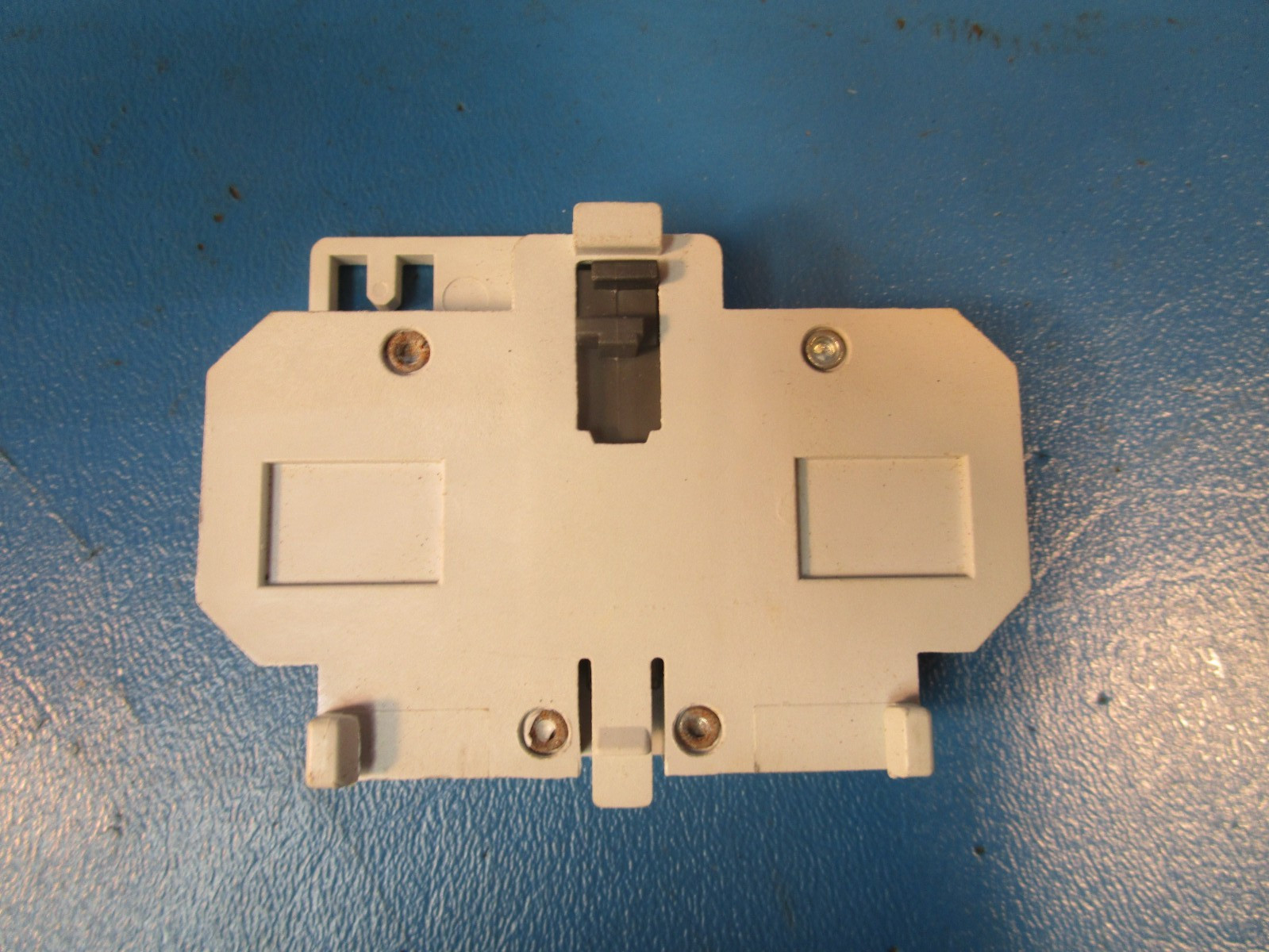 Cutler Hammer C320KGS2, AUXILIARY CONTACT, SIDE MOUNT
