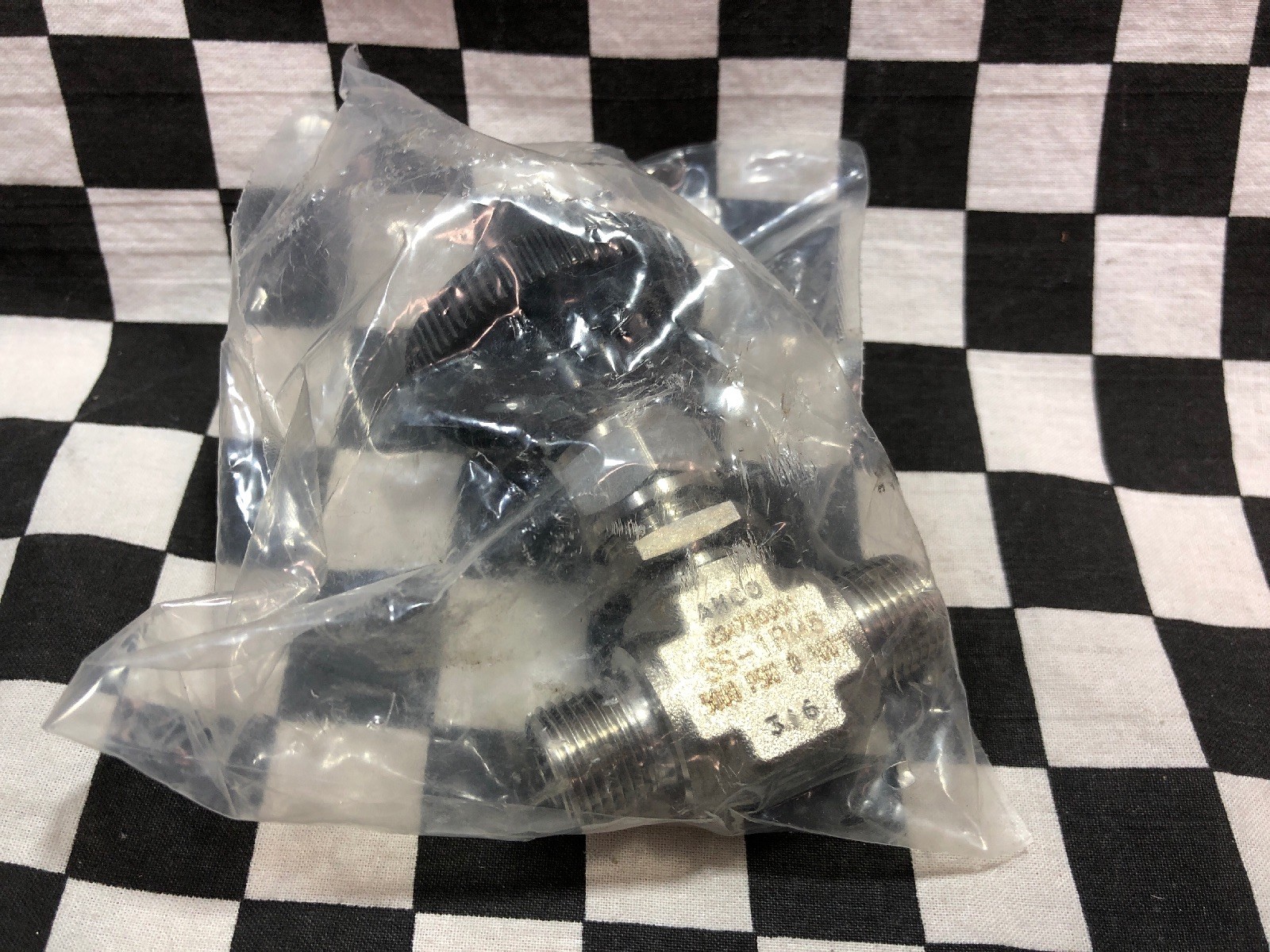 SWAGELOK SS-1RM6, SS1RM6, Bonnet Needle Valve 38″ NPT, SHIPSAMEDAY #S19