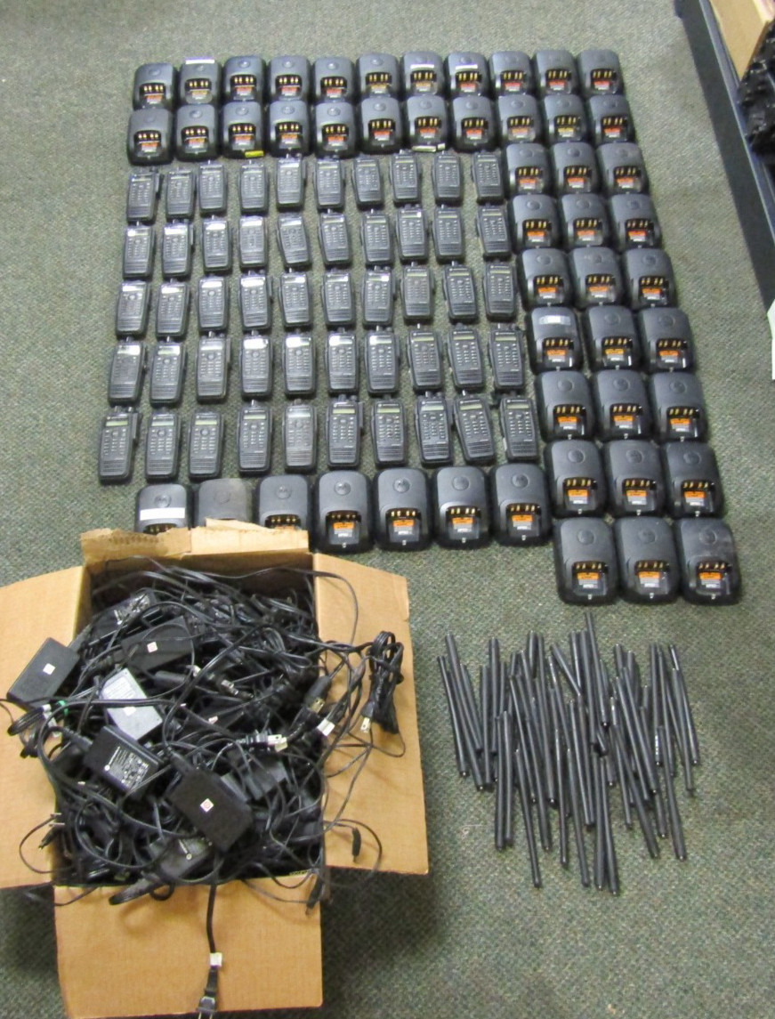 Lot of FIFTY Motorola XPR6580 AAH55UCH9LB1AN 800/900MHz Two Way Radios w Charger