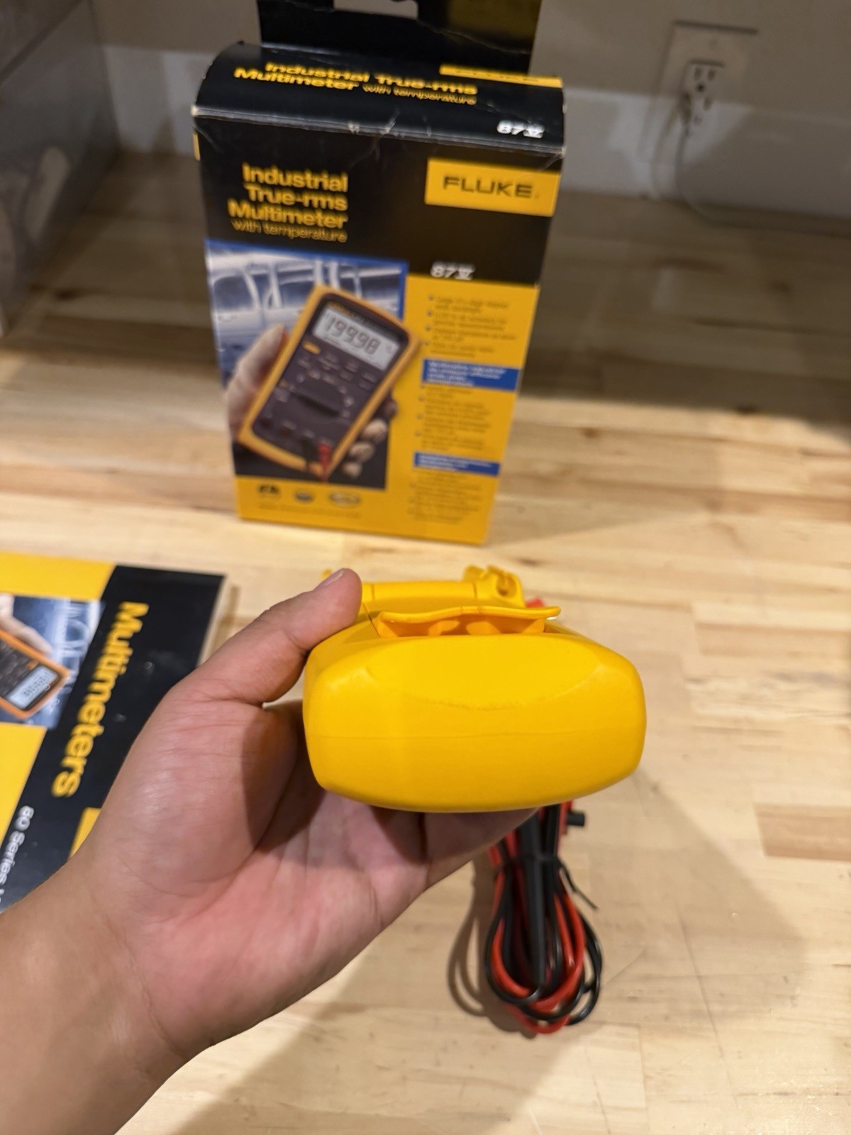 FLUKE 87V TRUE RMS MULTIMETER W/ LEADS (TESTED) SHIPS FAST