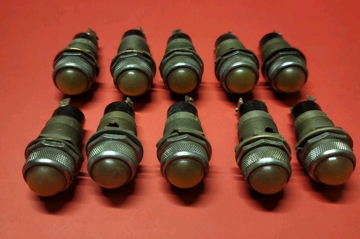 Lot of 10 Vintage Dialco Dialight 75W 125V Panel Indicator Light Socket Untested