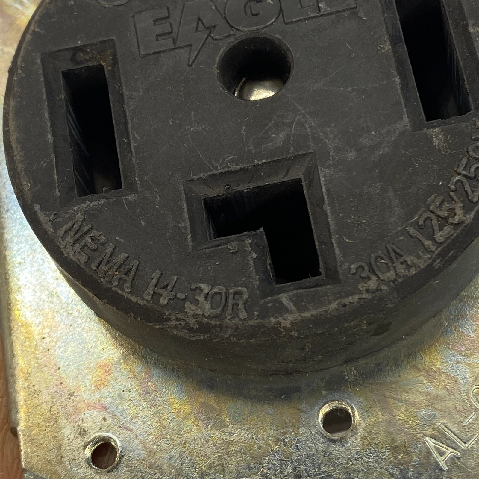 EAGLE 30A-125/250V 3-P,4-WIRE GROUNGING AL/CU,UP TO 75 C NEMA 14-30R🔔
