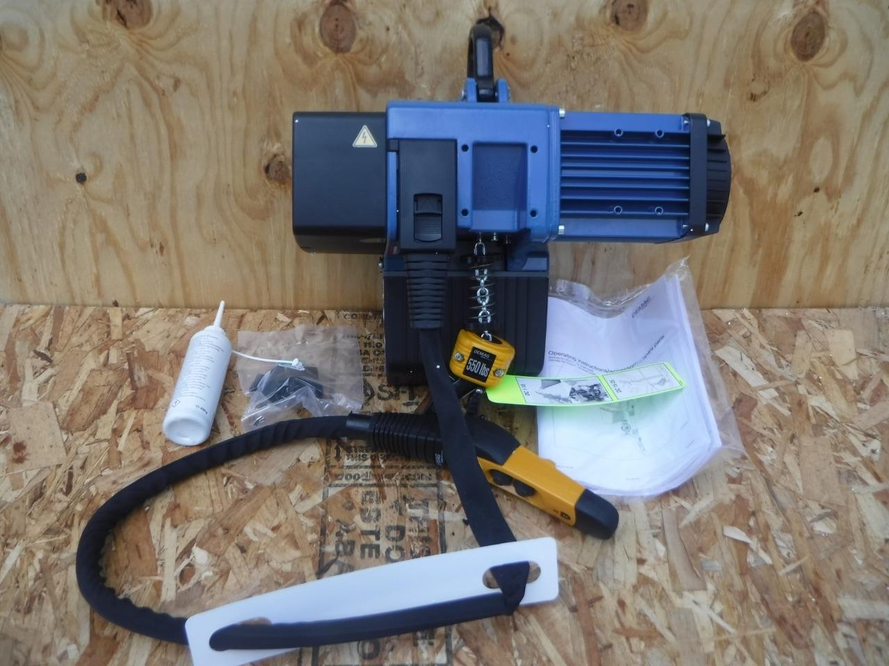 New DEMAG DC Com 2-250 1/1 H5 V7.2/1.8 550 lb Load 460V, 16′ Hoist Lift