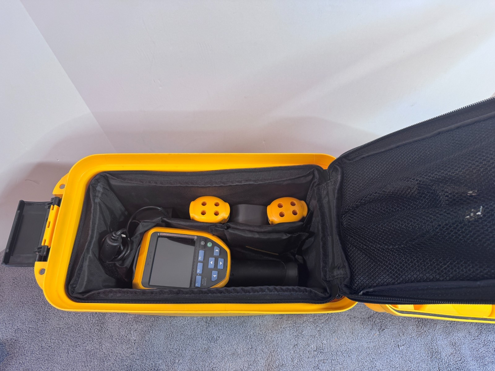 Pre-Owned Fluke TiS75 9Hz Thermal Camera Kit w/ Charger, 2 Batteries & Case