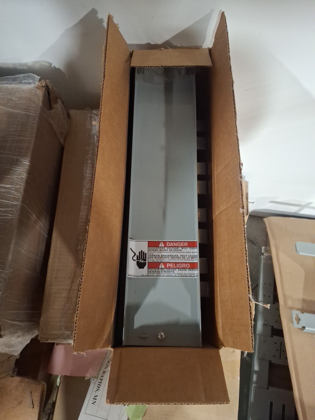 Eaton 3MMBSK Bussed Spacer For Multi Meter Stacks 1200A Brand New In Box