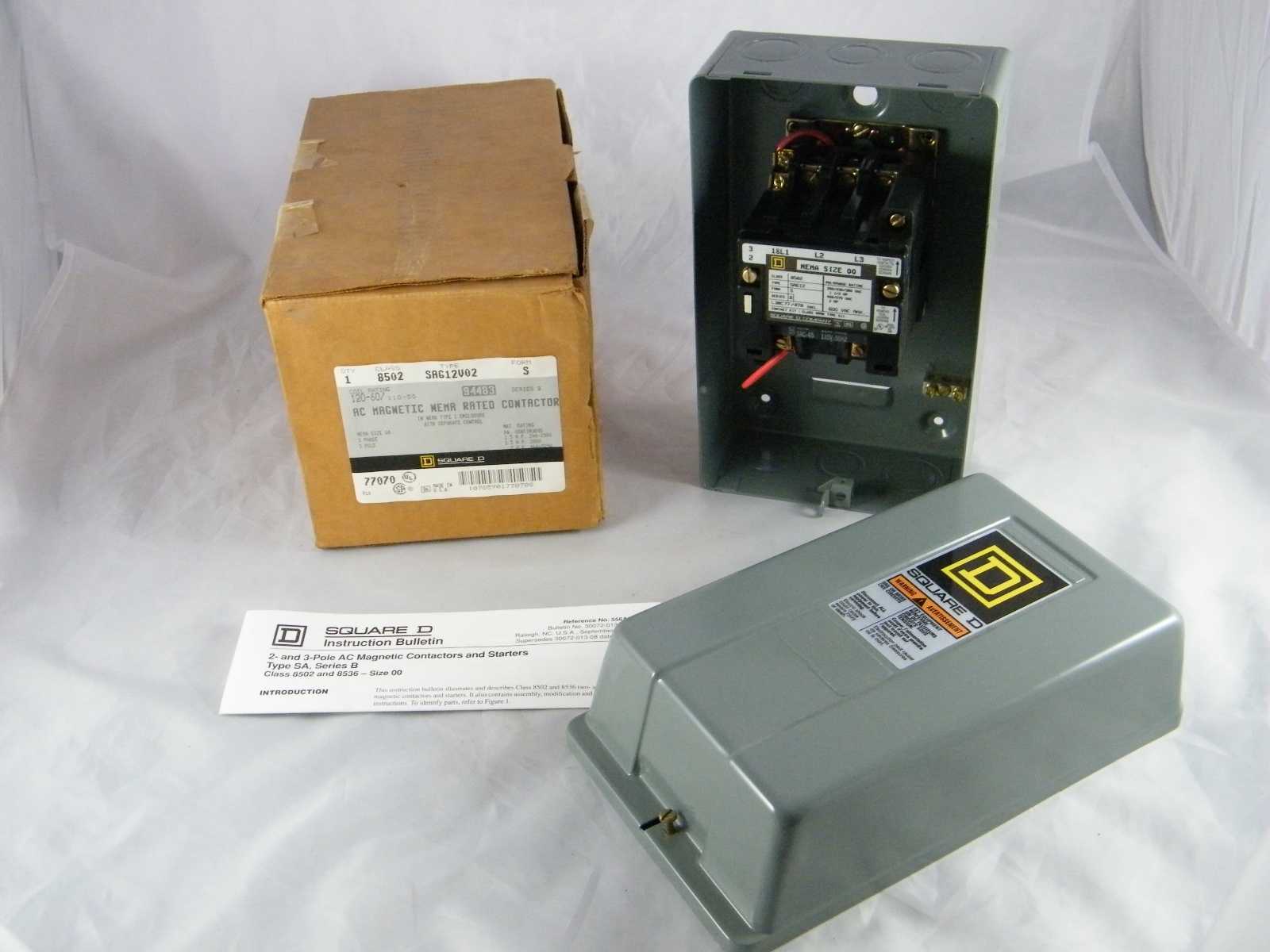 SQUARE D AC MAGNETIC NEMA RATED CONTACTOR CLASS 8502 TYPE SAG12V02 3 PHASE 3 POL