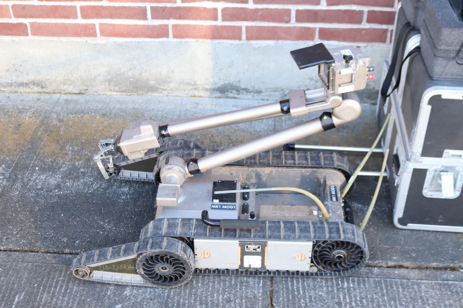 iRobot PackBot 510 Tactical Robot Surveillance Defense Hazmat FLIR