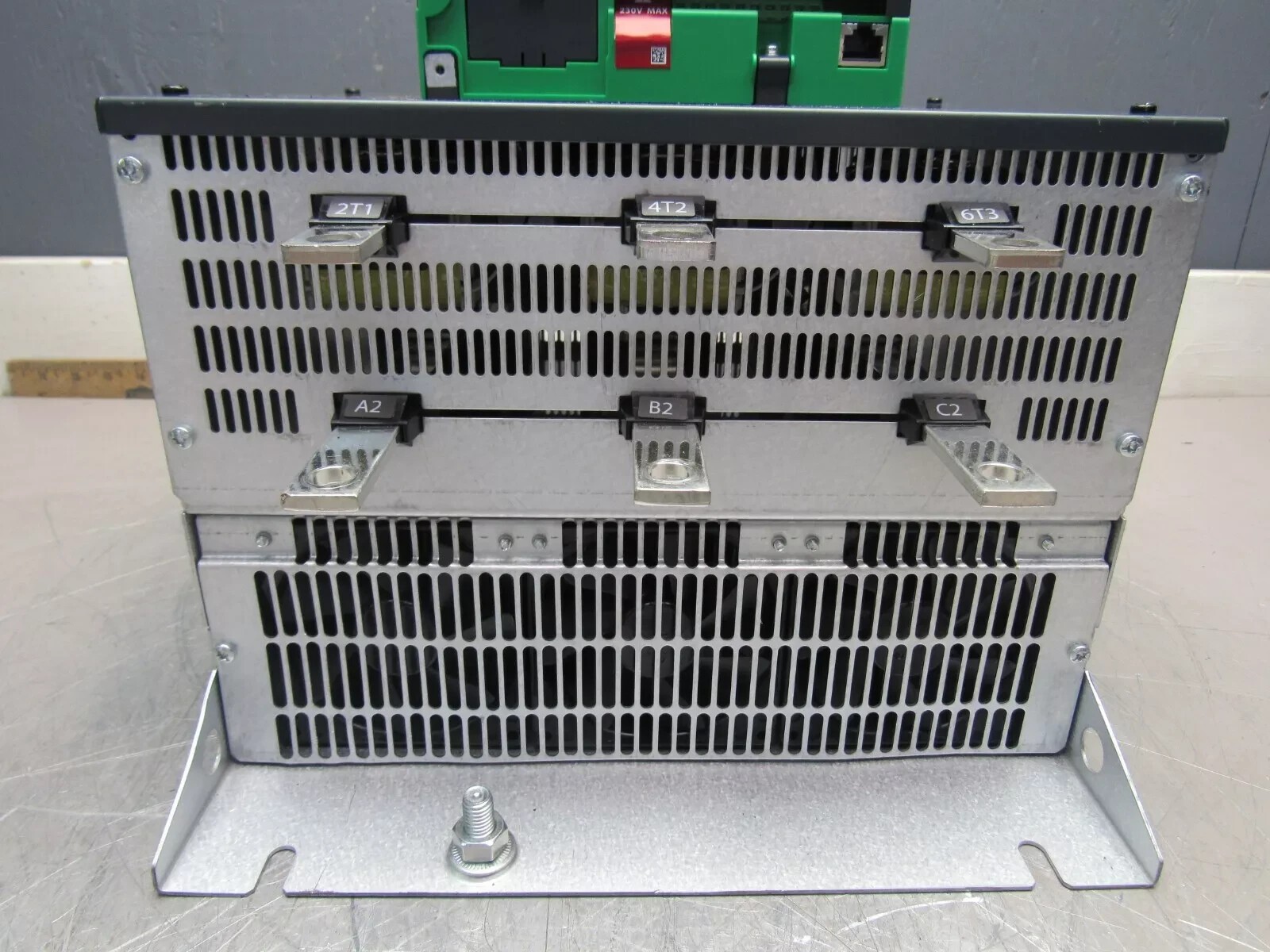 1PC- Schneider Electric ATS480C32Y Soft starter 320A, 208to 690VAC/3Phase- NEW